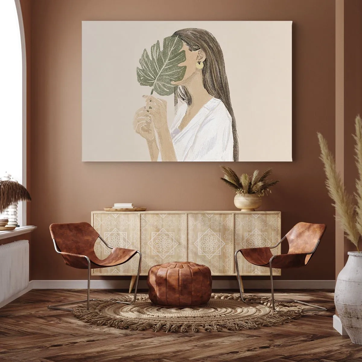 Quadro em tela - Retrato de uma mulher com uma folha de monstera em um fundo bege - 70x50cm - Retrato misterioso com uma adepta - Decoração de parede moderna para a sala de estar e quarto ARTTOR