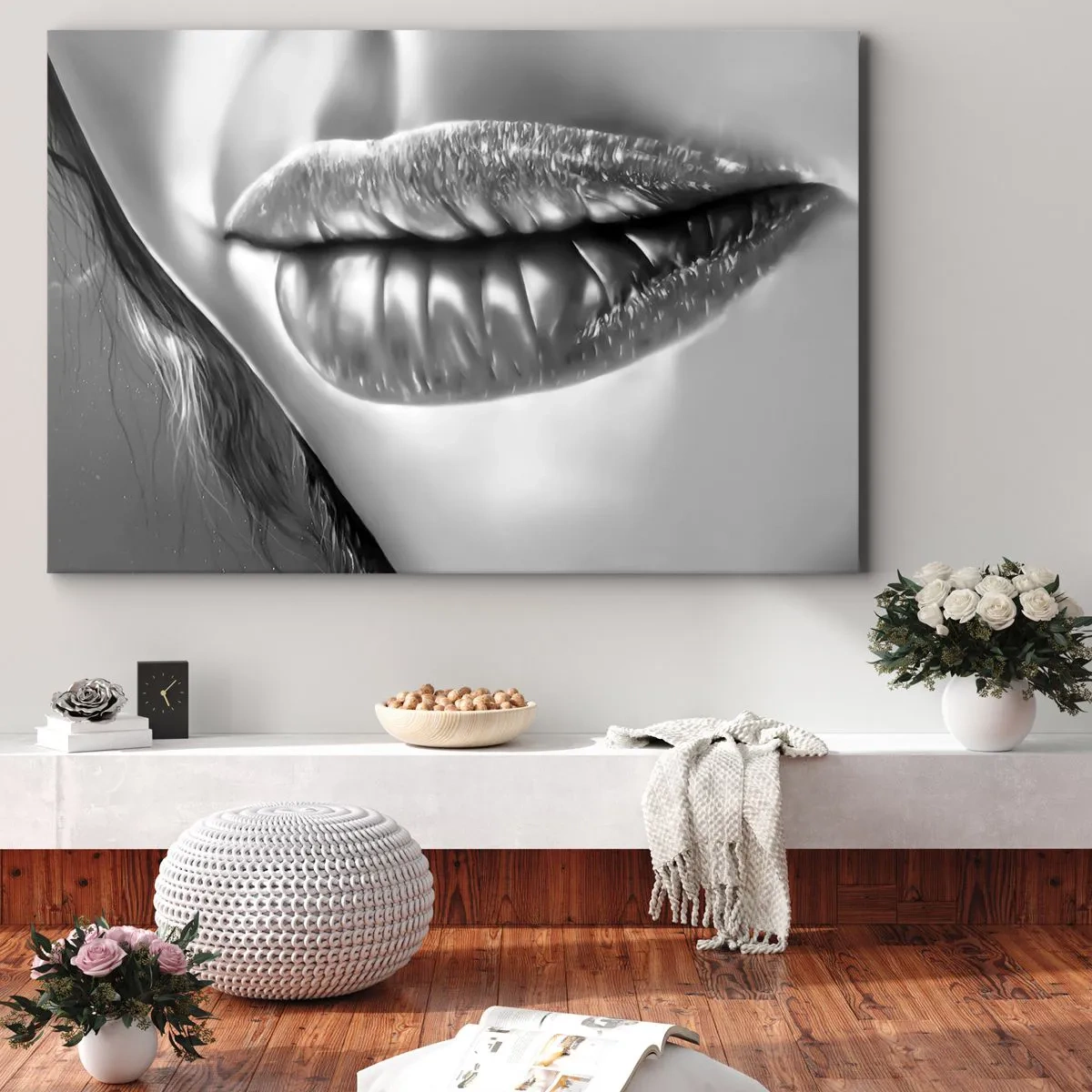 Quadro em tela - Close em preto e branco dos lábios de uma mulher com efeito brilhante e detalhes. - 70x50cm - Eu sei o que está a pensar... - Decoração de parede moderna para a sala de estar e quarto ARTTOR