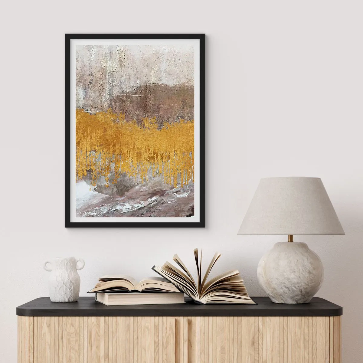 Pôster com moldura preta - Textura abstrata em dourado e bege com efeito de profundidade - 50x70cm - Uma explosão dourada - Decoração de parede moderna para a sala de estar e quarto ARTTOR