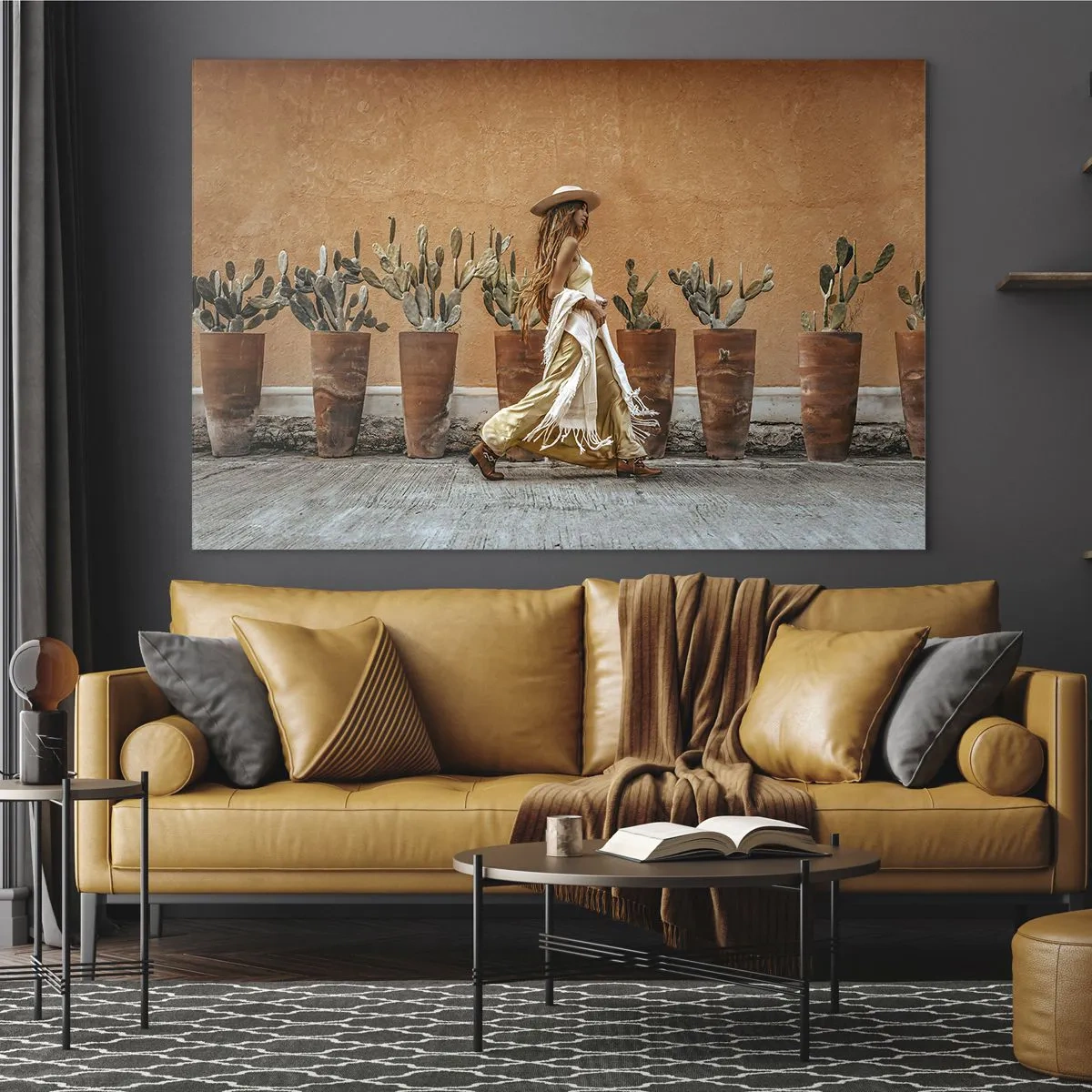 Quadro em vidro - Uma mulher de estilo boho caminhando entre vasos de cactos. - 70x50cm - Estilo hippie - Decoração de parede moderna para a sala de estar e quarto ARTTOR