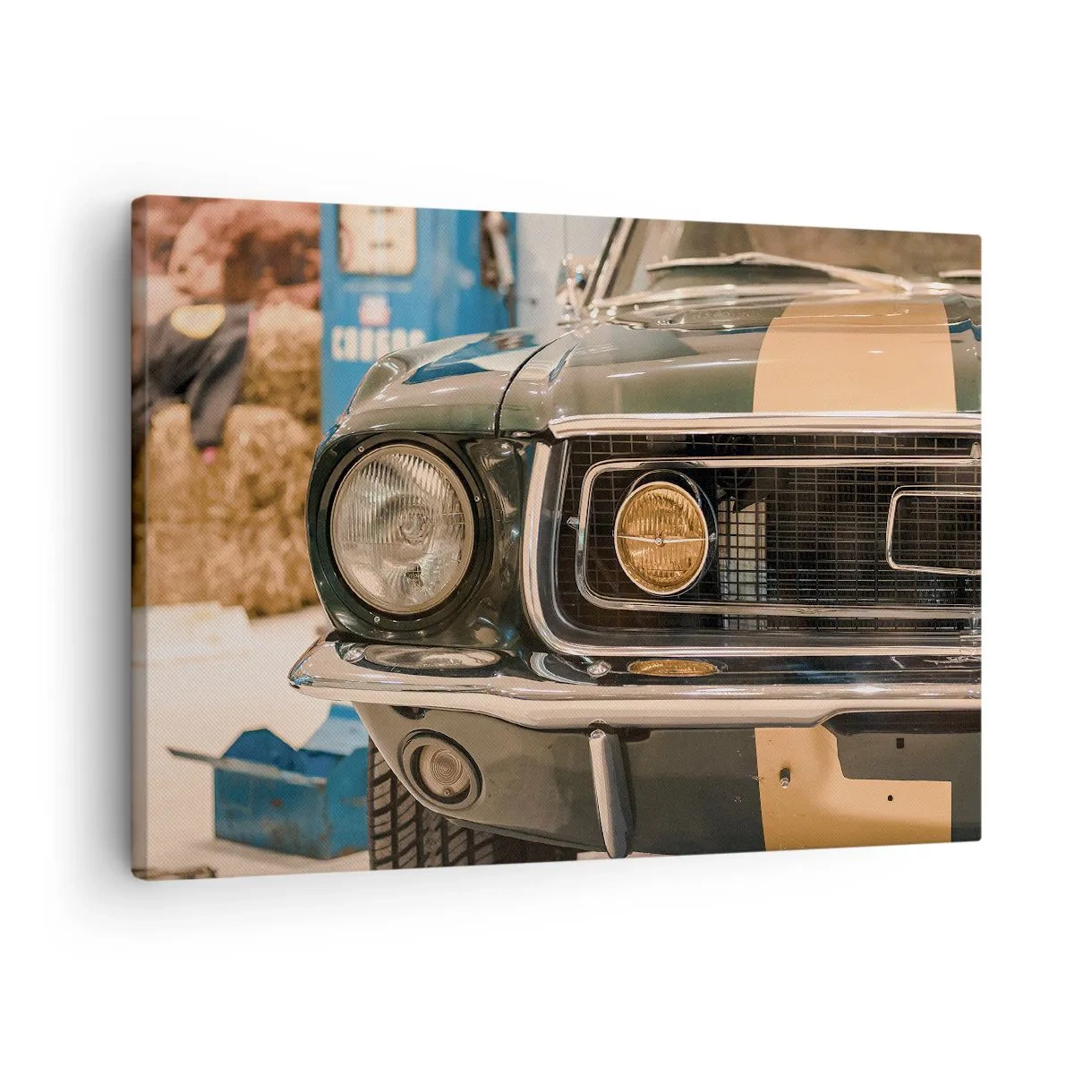 Quadro em tela - Um carro retrô icônico em um cenário clássico - 70x50cm - Encontro com uma lenda - Decoração de parede moderna para a sala de estar e quarto ARTTOR