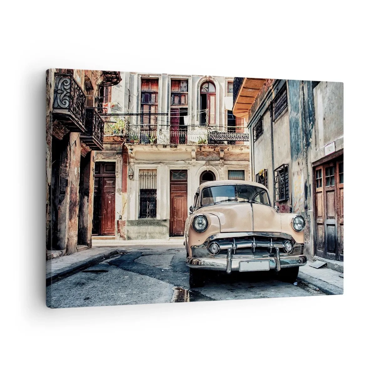 Quadro em tela - Um carro clássico tendo como pano de fundo a arquitetura urbana - 70x50cm - Siesta em Havana - Decoração de parede moderna para a sala de estar e quarto ARTTOR