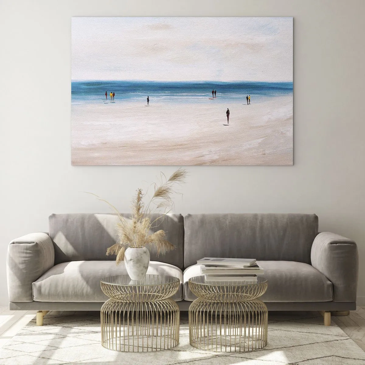 Quadro em vidro - Uma praia tranquila com silhuetas de pessoas caminhando ao longo da linha do mar - 70x50cm - Uma necessidade natural - Decoração de parede moderna para a sala de estar e quarto ARTTOR