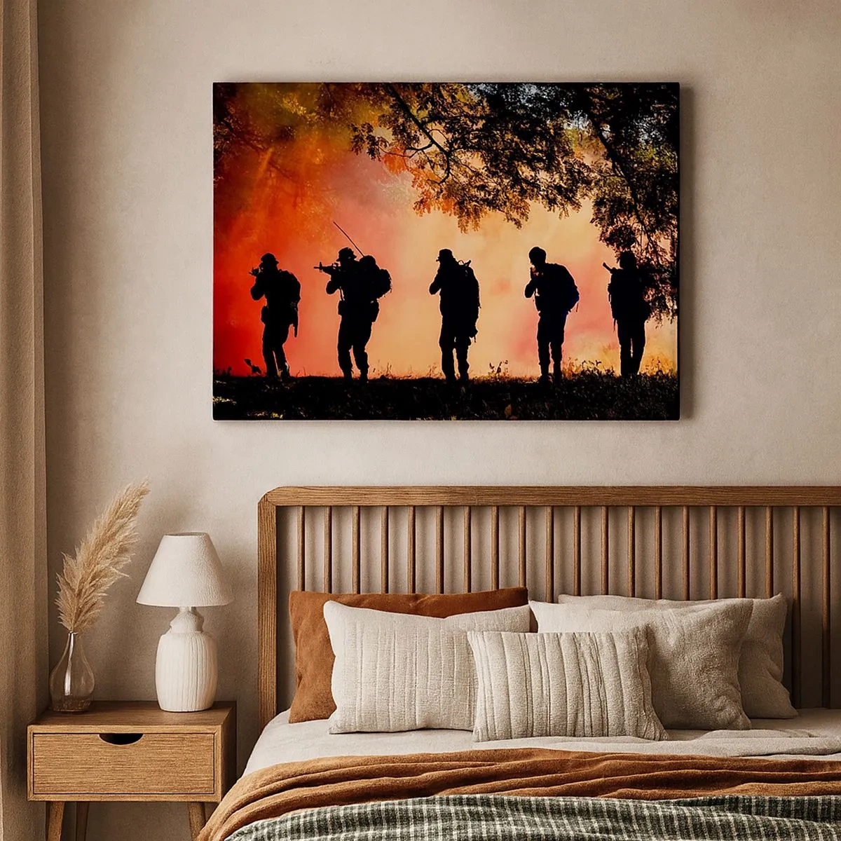 Quadro em tela - Silhuetas de soldados na floresta contra o céu laranja - 70x50cm - ...Todos por um. - Decoração de parede moderna para a sala de estar e quarto ARTTOR