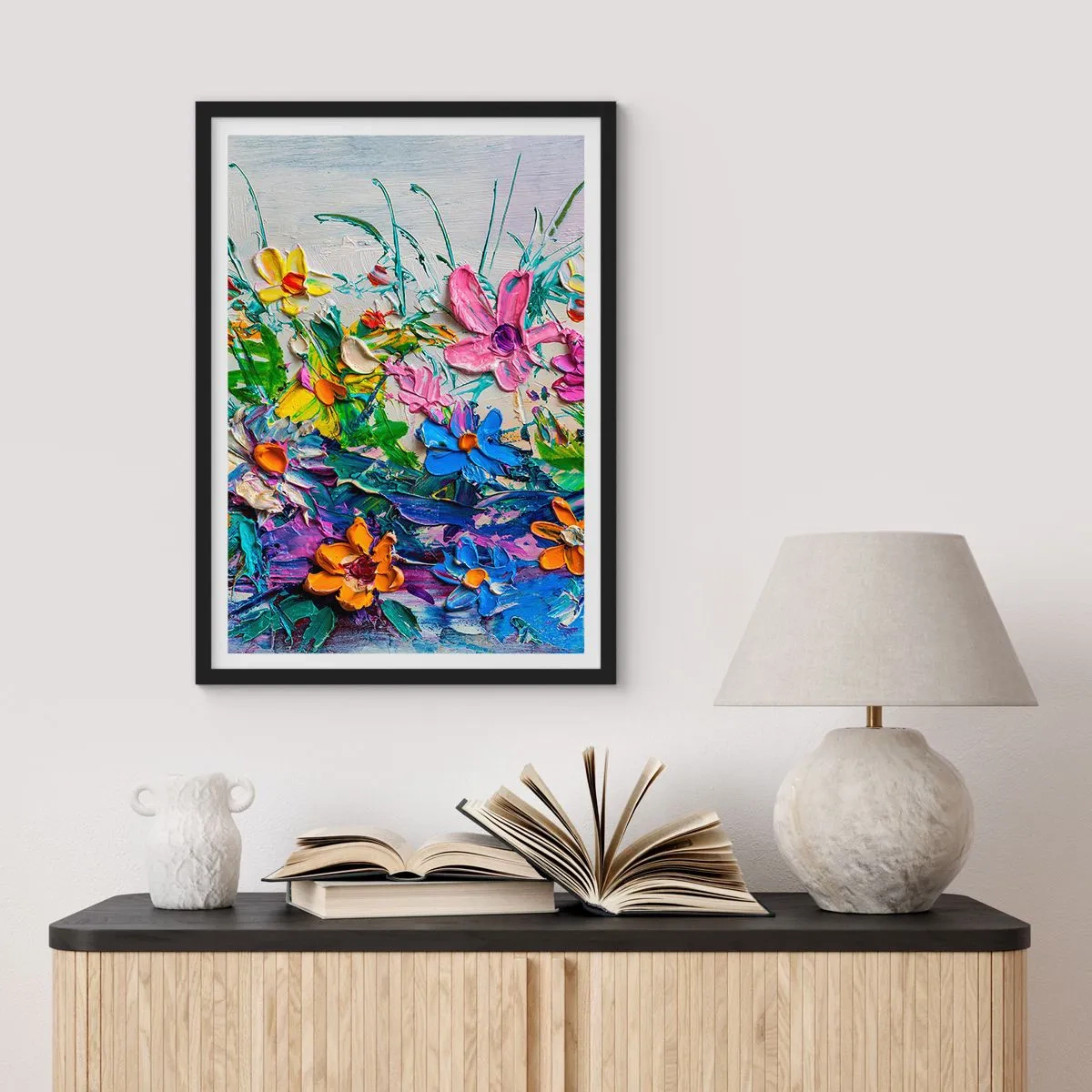 Pôster com moldura preta - Uma composição floral pintada com textura espessa e cores vivas - 50x70cm - Não é de todo natureza morta - Decoração de parede moderna para a sala de estar e quarto ARTTOR