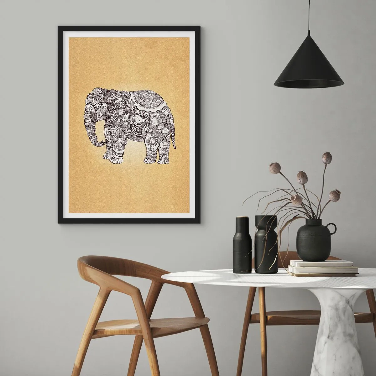 Pôster com moldura preta - Ilustração decorativa de um elefante com ornamentos intrincados sobre fundo dourado - 50x70cm - O elefante se cobriu - Decoração de parede moderna para a sala de estar e quarto ARTTOR