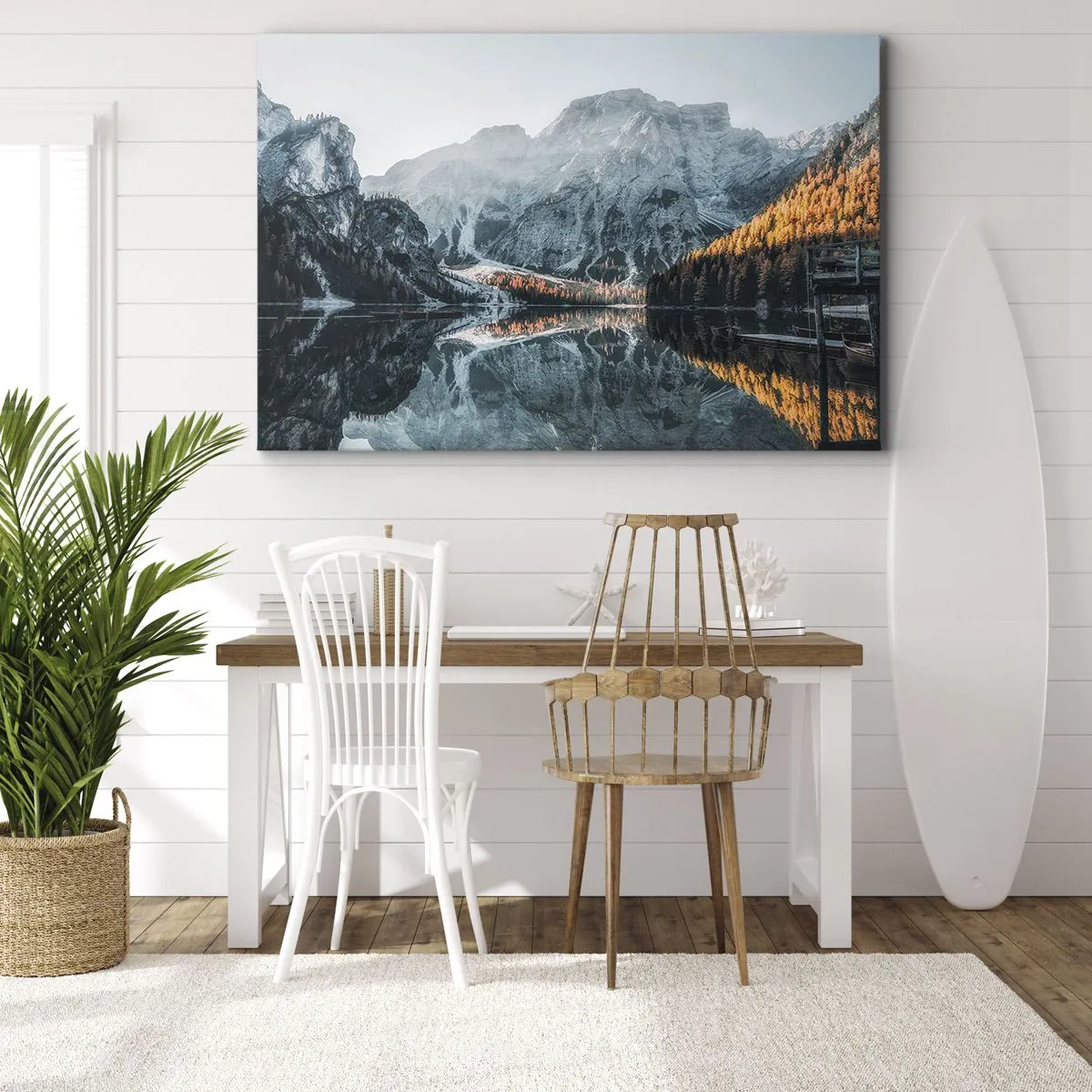 Quadro em tela - Uma paisagem montanhosa refletida na superfície calma de um lago - 70x50cm - Paisagem espelhada - Decoração de parede moderna para a sala de estar e quarto ARTTOR