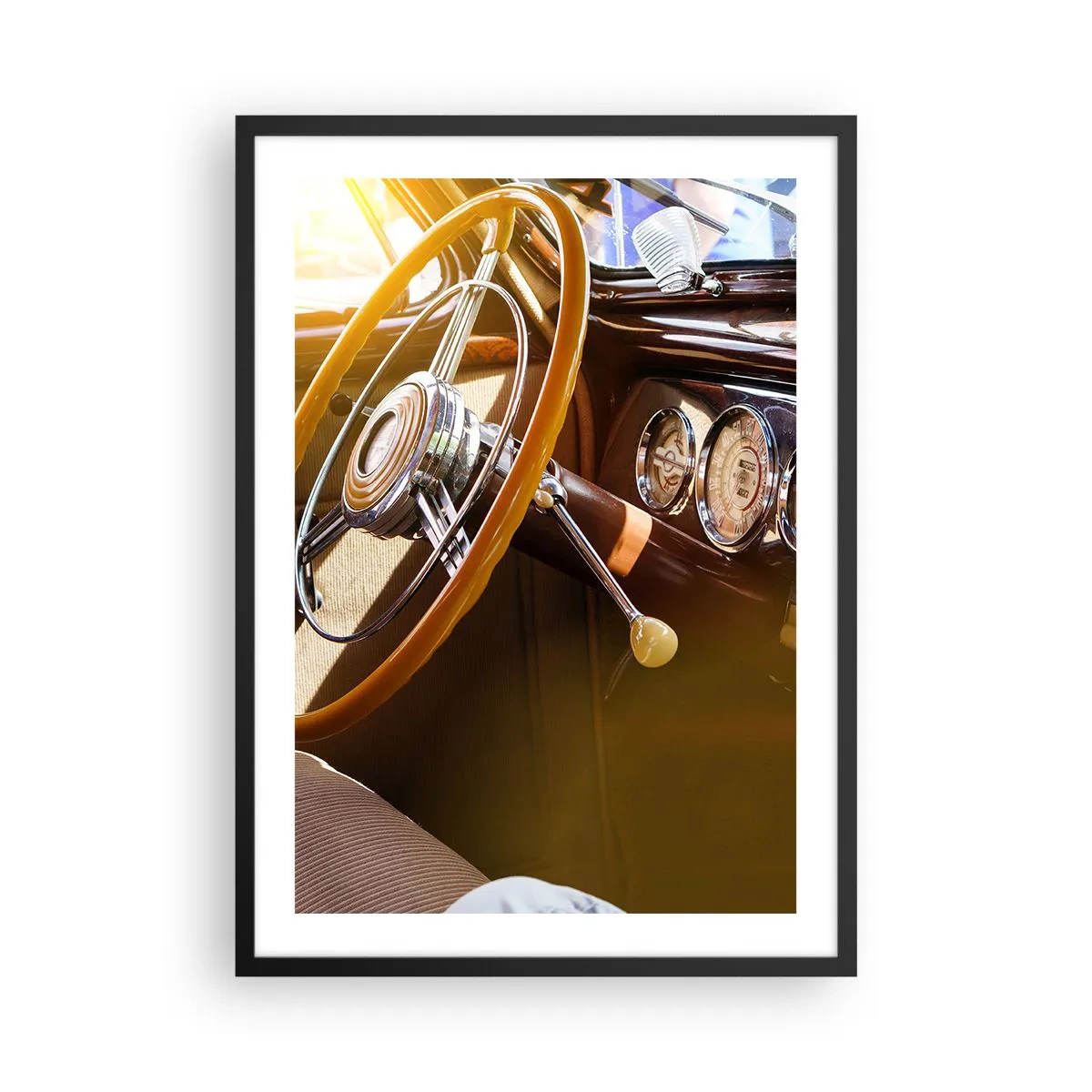 Pôster com moldura preta - Interior de um carro clássico com volante - 50x70cm - Um sopro de luxo do passado - Decoração de parede moderna para a sala de estar e quarto ARTTOR