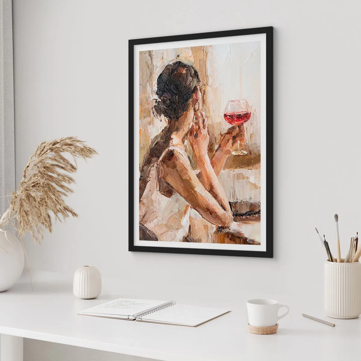 Pôster com moldura preta - Uma mulher segurando uma taça de vinho, com um olhar pensativo - 50x70cm - O sabor de um bom momento - Decoração de parede moderna para a sala de estar e quarto ARTTOR