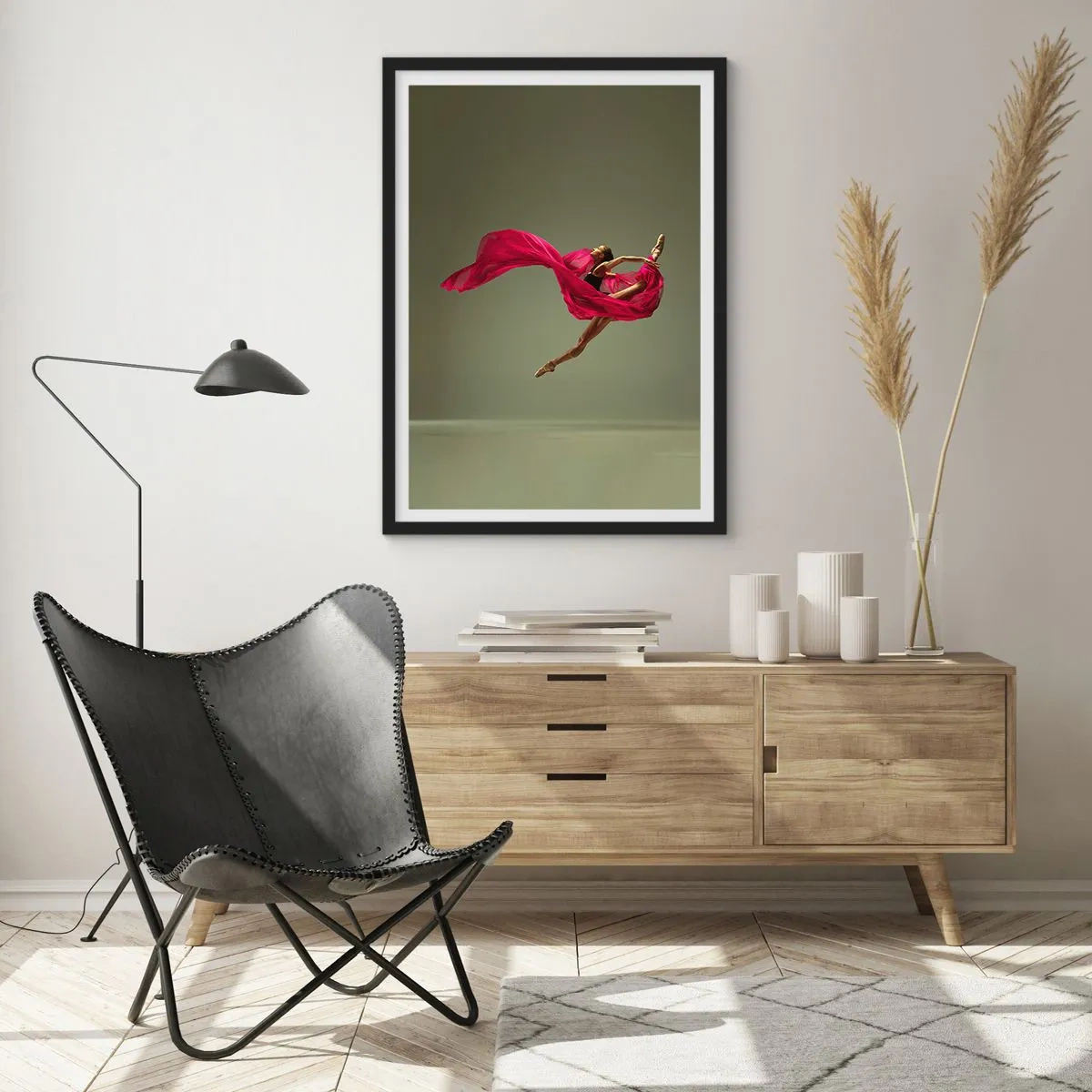 Pôster com moldura preta - Uma bailarina de tecido vermelho executa um salto dinâmico. - 50x70cm - Chama dançante - Decoração de parede moderna para a sala de estar e quarto ARTTOR