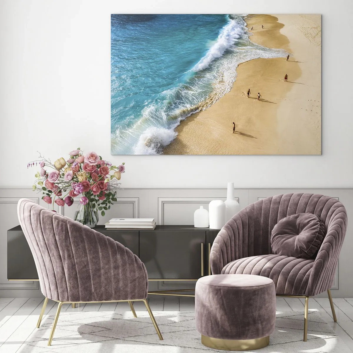 Quadro em vidro - Uma praia dourada com águas azul-turquesa e pessoas caminhando ao longo da costa - 70x50cm - E depois o sol, a praia… - Decoração de parede moderna para a sala de estar e quarto ARTTOR