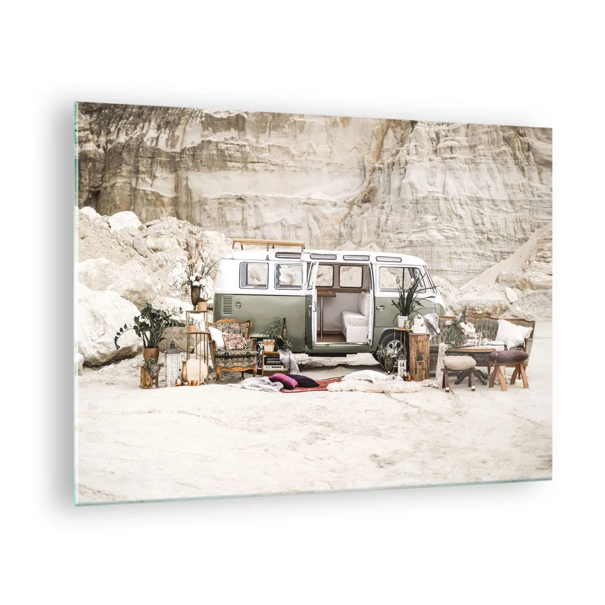 Quadro em vidro - O interior de uma van em um cenário desértico, com elementos boho e da natureza. - 70x50cm - É hora de começar a jornada - Decoração de parede moderna para a sala de estar e quarto ARTTOR