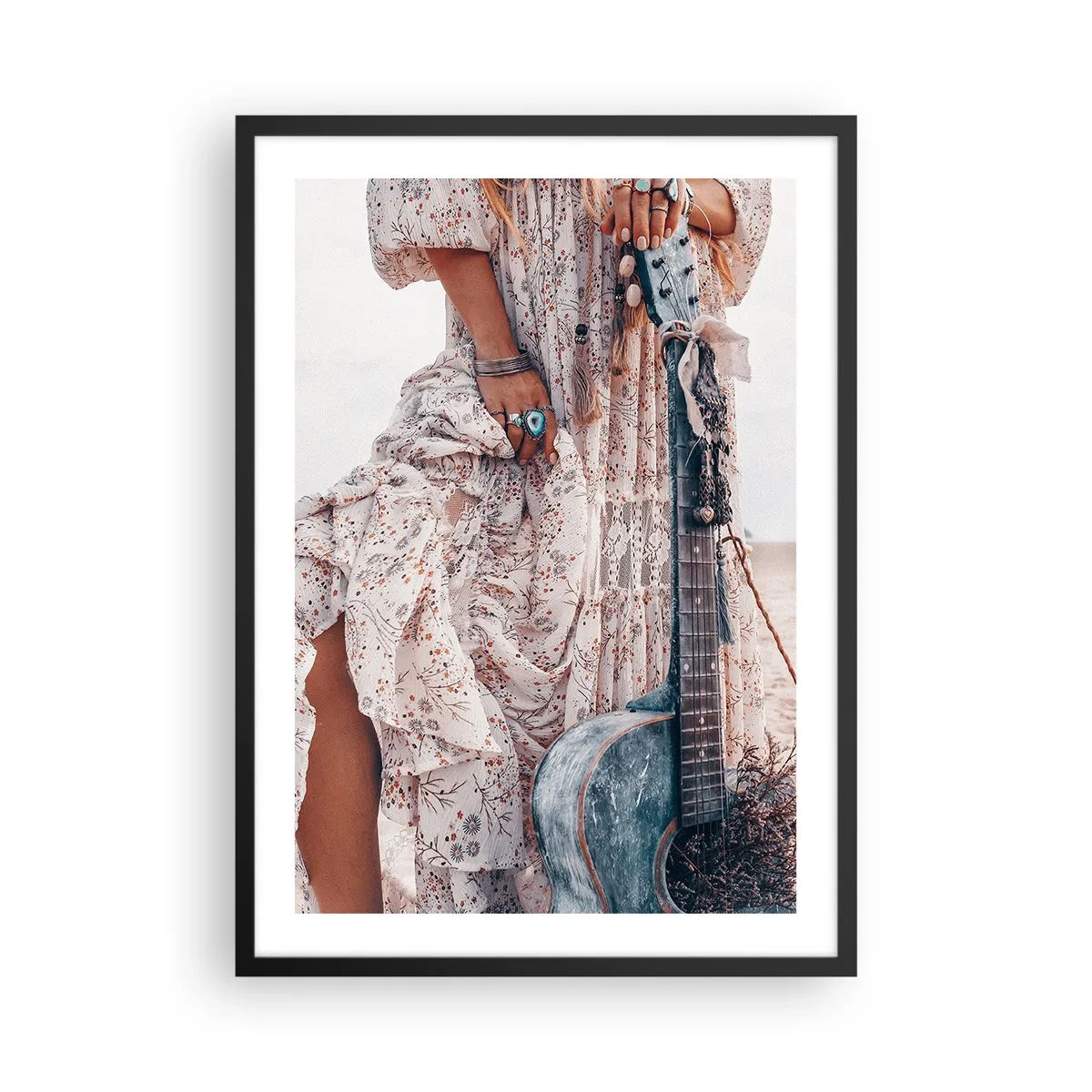 Pôster com moldura preta - Um fragmento de um vestido com enfeites e uma guitarra estilo boho - 50x70cm - Flores a caminho - Decoração de parede moderna para a sala de estar e quarto ARTTOR