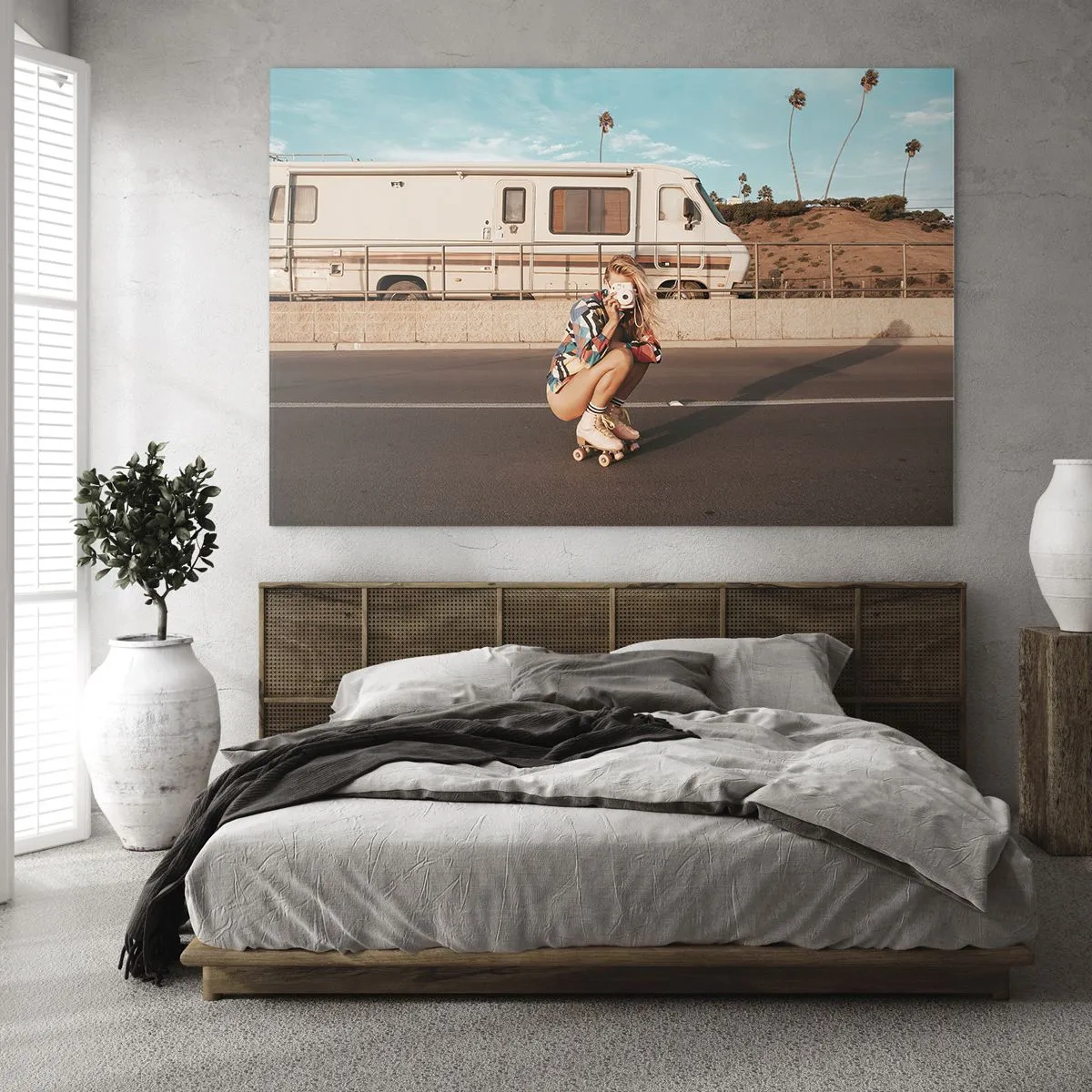 Quadro em vidro - Uma garota de patins tirando fotos sob o sol da Califórnia. - 70x50cm - Sorria, por favor! - Decoração de parede moderna para a sala de estar e quarto ARTTOR