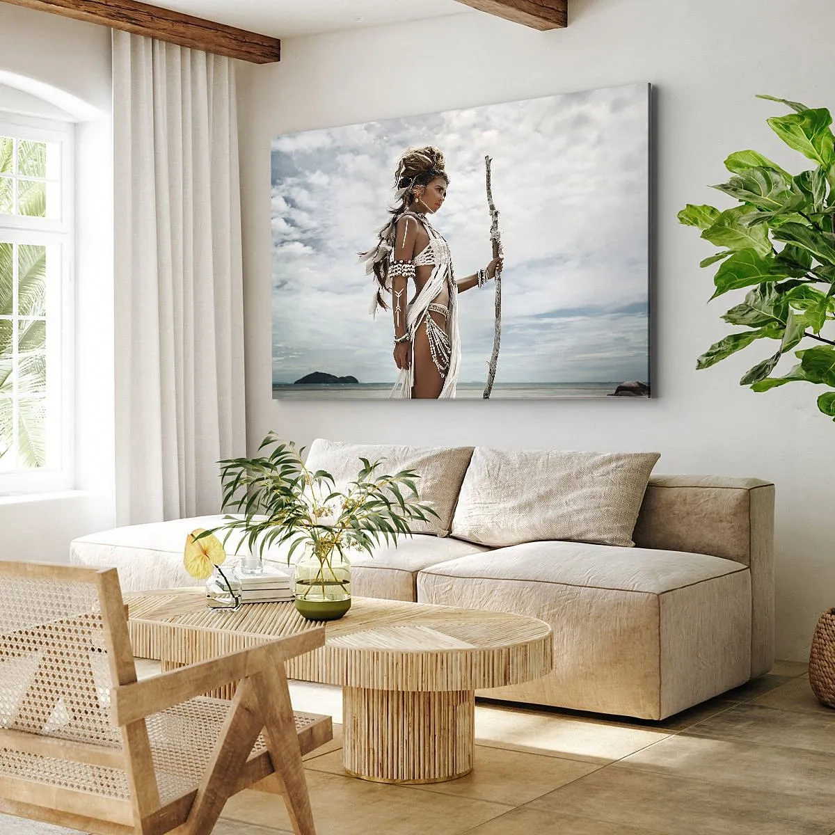 Quadro em tela - Mulher estilizada na praia com ornamentos étnicos e um bastão - 70x50cm - Rainha dos trópicos - Decoração de parede moderna para a sala de estar e quarto ARTTOR