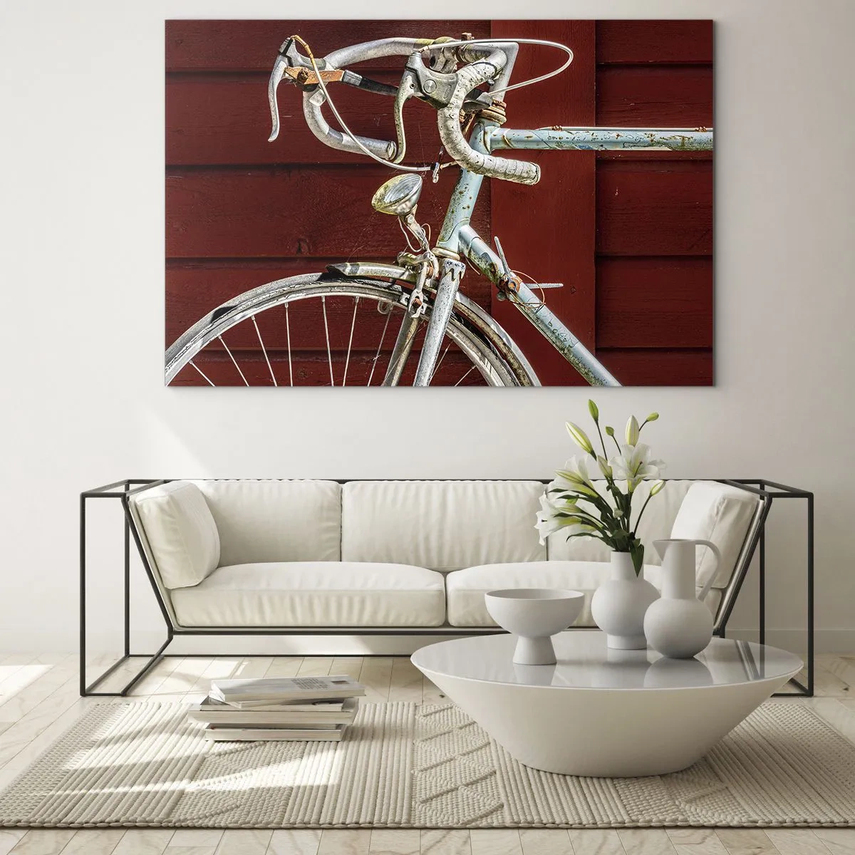 Quadro em vidro - Uma velha bicicleta de estrada da década de 1970 contra uma parede de madeira vermelha - 70x50cm - Feito para vencer - Decoração de parede moderna para a sala de estar e quarto ARTTOR