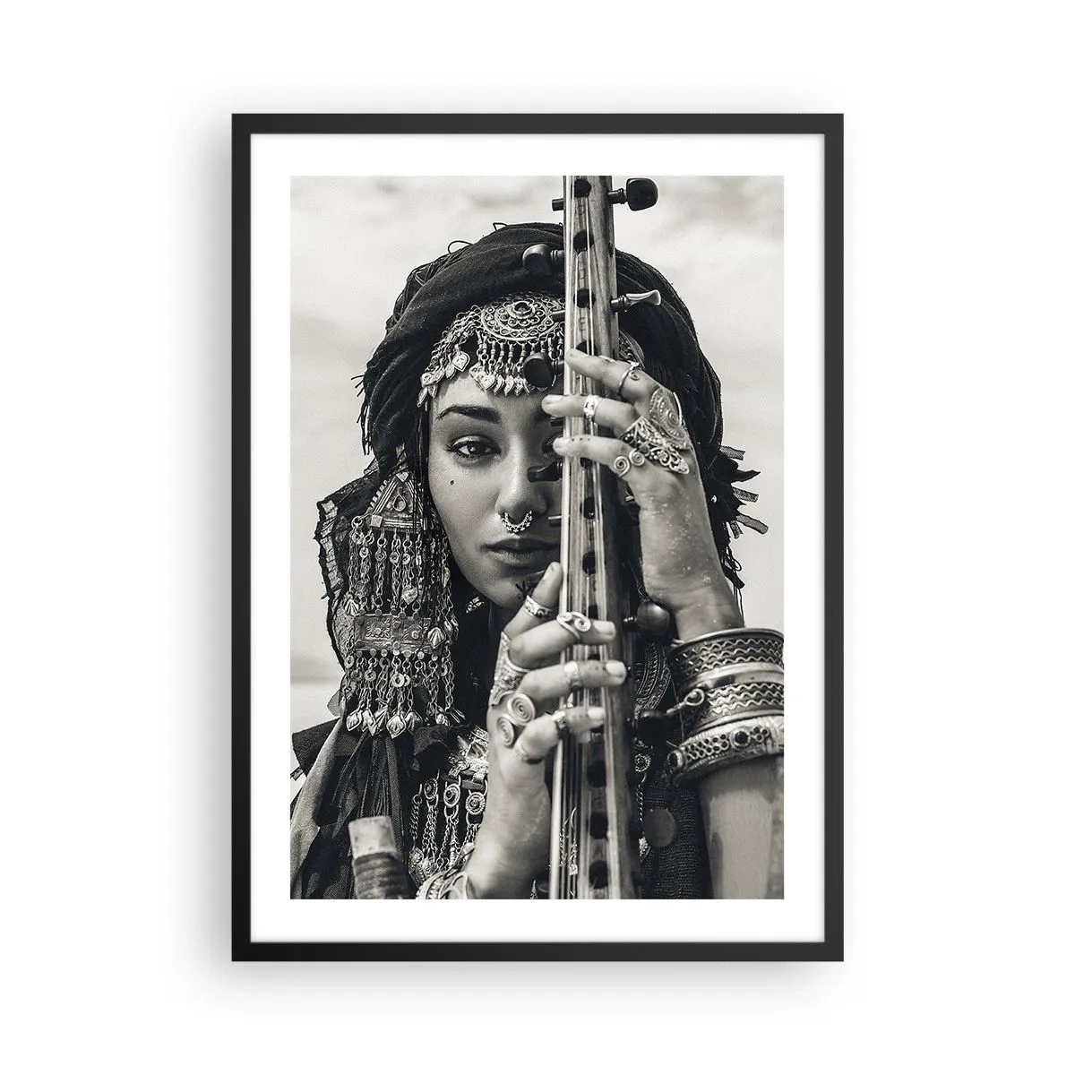 Pôster com moldura preta - Retrato de uma mulher com decorações orientais vintage - 50x70cm - A própria música oriental - Decoração de parede moderna para a sala de estar e quarto ARTTOR