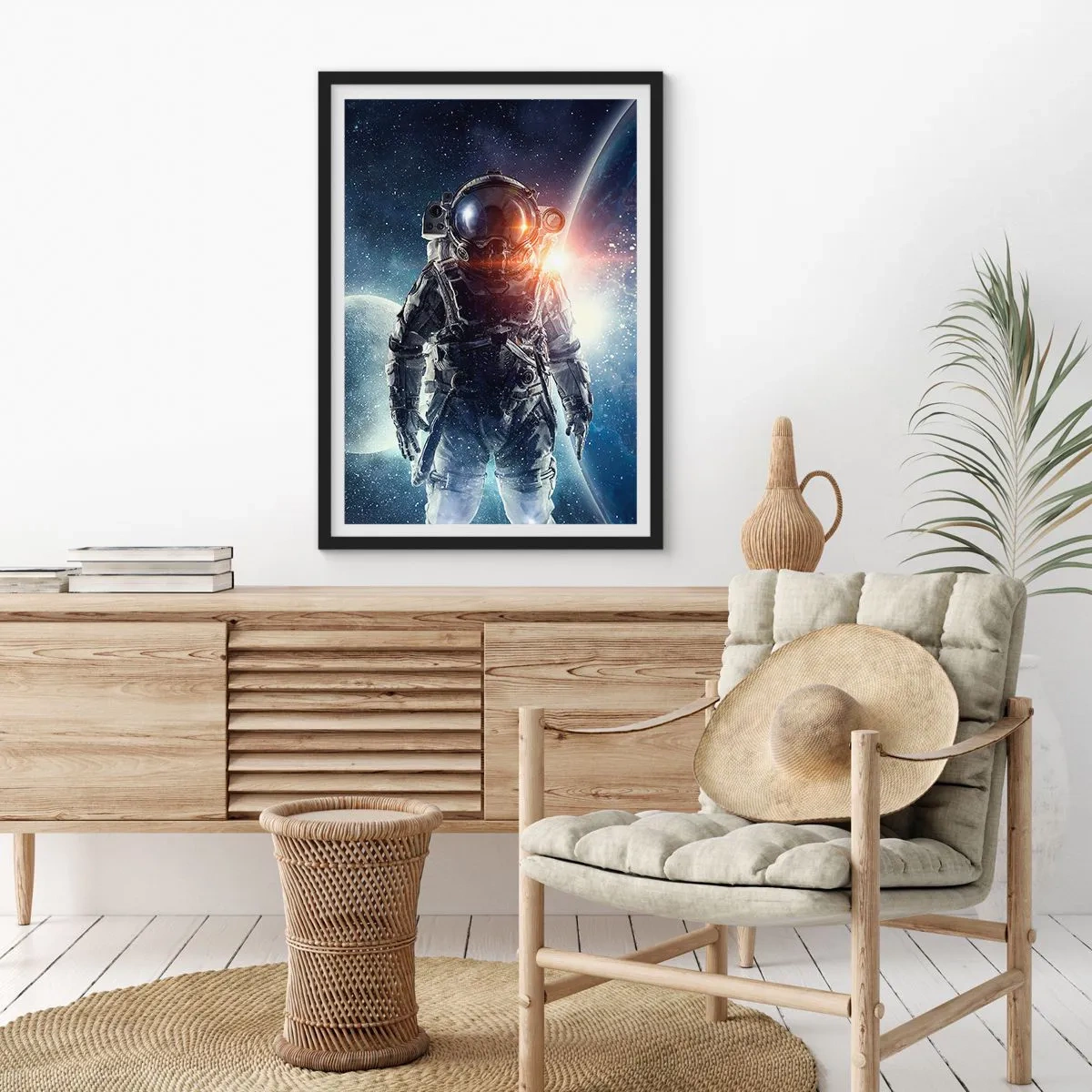 Pôster com moldura preta - Astronauta no espaço com planetas e estrelas ao fundo - 50x70cm - Aventura espacial - Decoração de parede moderna para a sala de estar e quarto ARTTOR