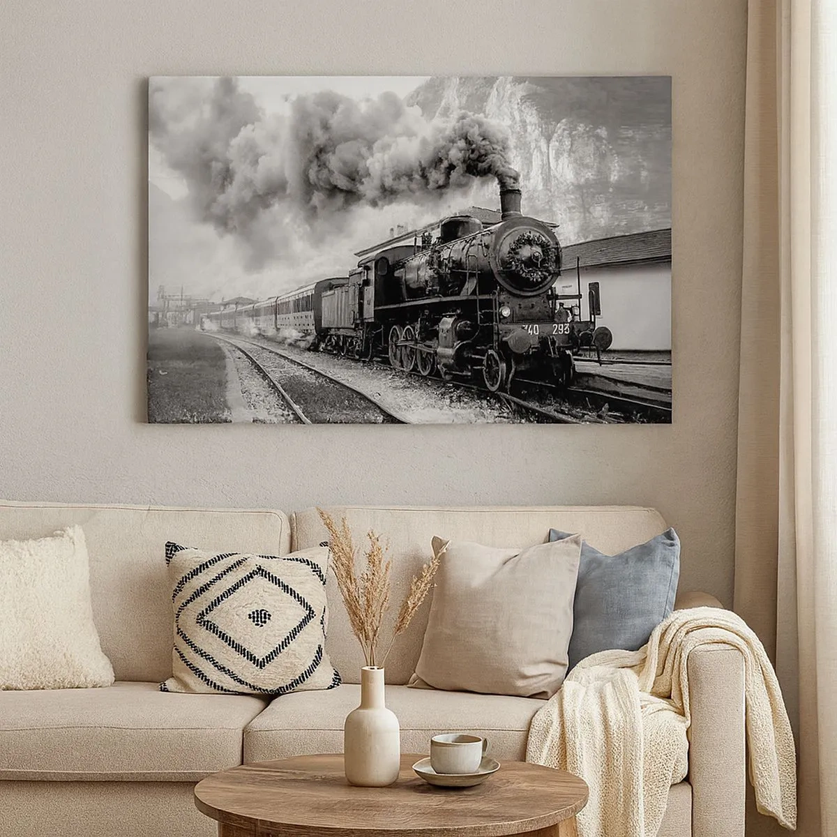 Quadro em tela - Uma locomotiva a vapor em preto e branco contra uma paisagem montanhosa - 70x50cm - À espera na estação... - Decoração de parede moderna para a sala de estar e quarto ARTTOR