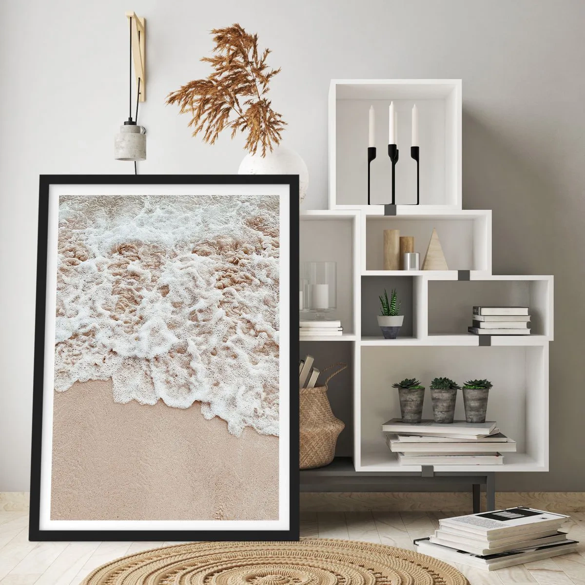 Pôster com moldura preta - Ondas suaves quebrando na areia da praia - 50x70cm - Volto logo - Decoração de parede moderna para a sala de estar e quarto ARTTOR
