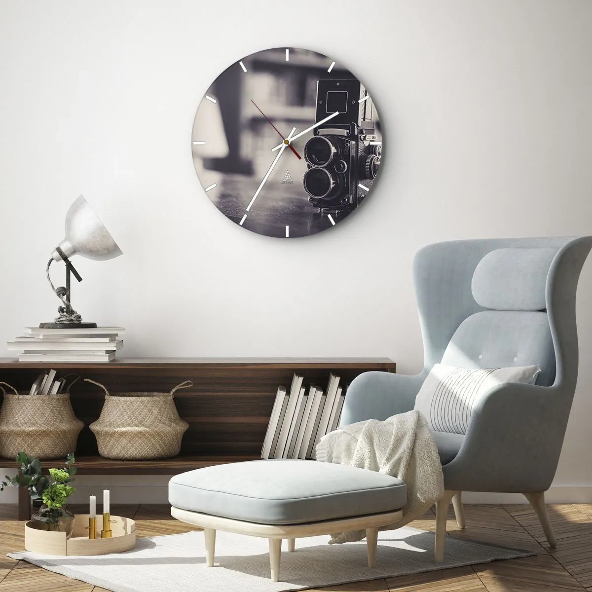 Relógio de parede - Relógio em vidro - Câmera antiga sobre uma mesa em sépia - 30x30cm - A magia da fotografia antiga - Decoração de parede moderna para a sala de estar, cozinha e quarto ARTTOR
