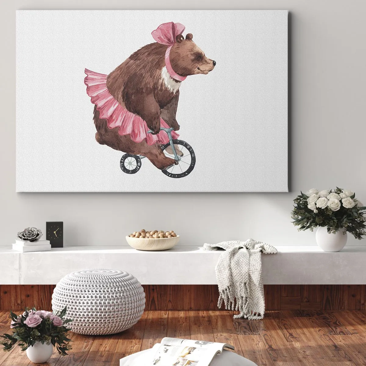Quadro em tela - Um ursinho de pelúcia com uma saia rosa em uma bicicleta estilo retrô - 70x50cm - Que circo! - Decoração de parede moderna para a sala de estar e quarto ARTTOR