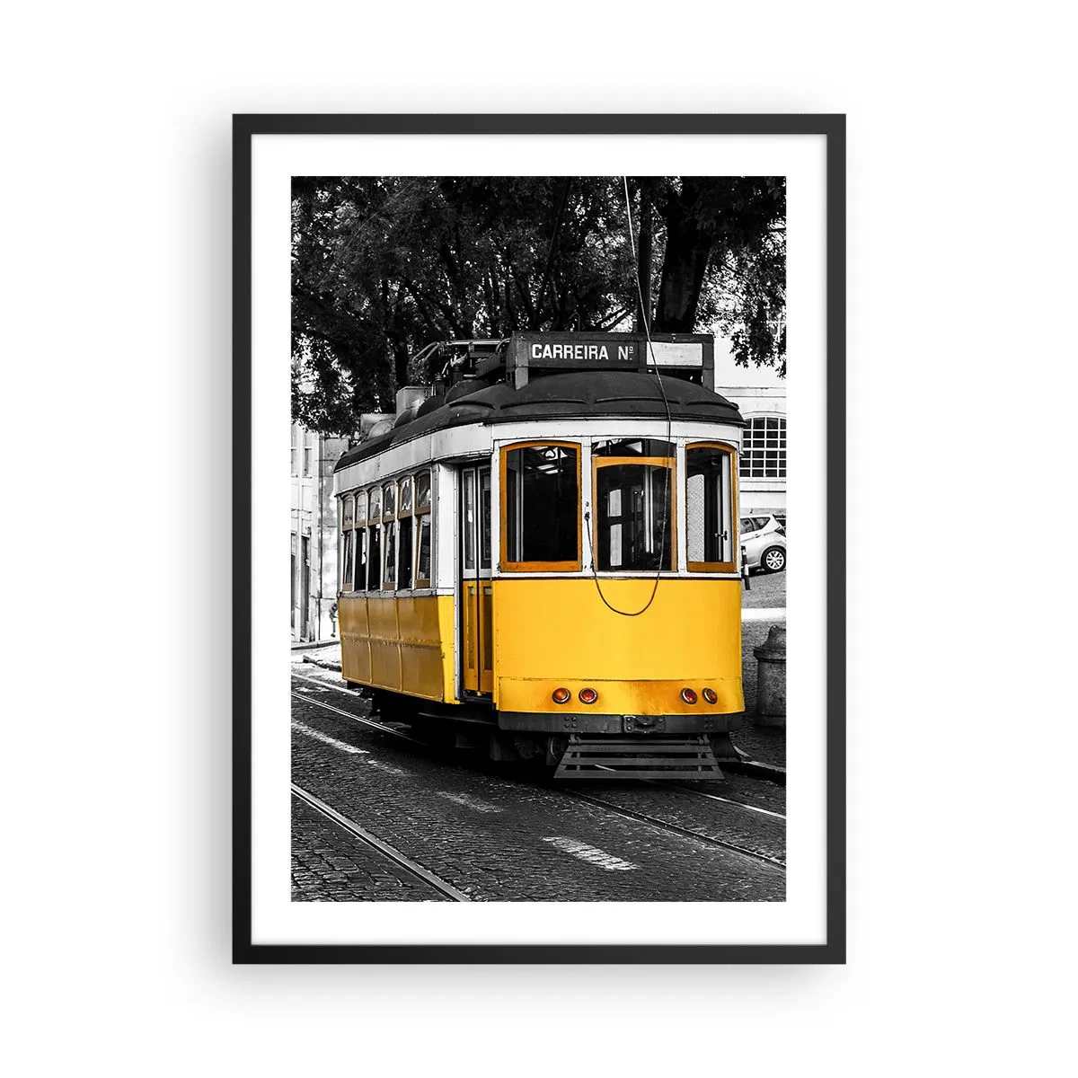 Pôster com moldura preta - Um bonde amarelo contra um cenário urbano preto e branco - 50x70cm - E o fado ao fundo - Decoração de parede moderna para a sala de estar e quarto ARTTOR