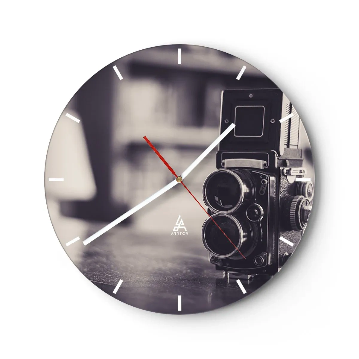 Relógio de parede - Relógio em vidro - Câmera antiga sobre uma mesa em sépia - 30x30cm - A magia da fotografia antiga - Decoração de parede moderna para a sala de estar, cozinha e quarto ARTTOR
