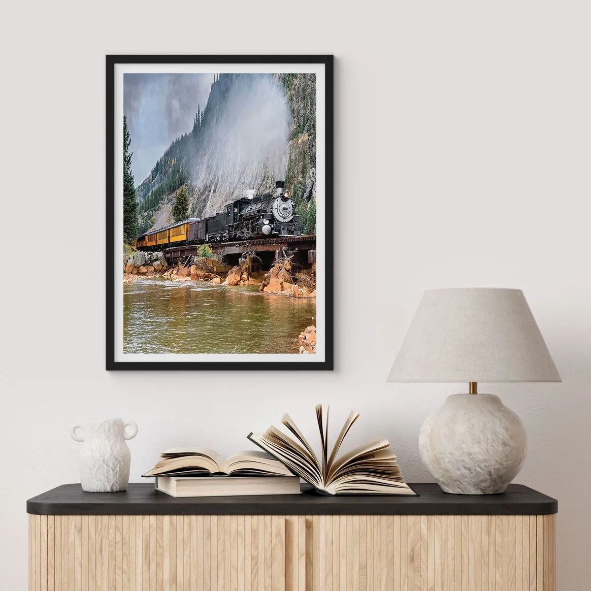 Pôster com moldura preta - Uma locomotiva a vapor em uma ponte cercada por montanhas e um rio em uma paisagem pitoresca. - 50x70cm - Para onde? Onde? - Decoração de parede moderna para a sala de estar e quarto ARTTOR