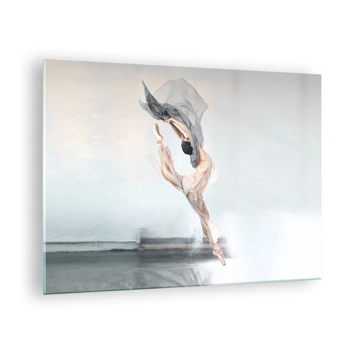 Quadro em vidro - Uma bailarina executa um salto dinâmico sob luz suave. - 70x50cm - Na exultação da dança - Decoração de parede moderna para a sala de estar e quarto ARTTOR
