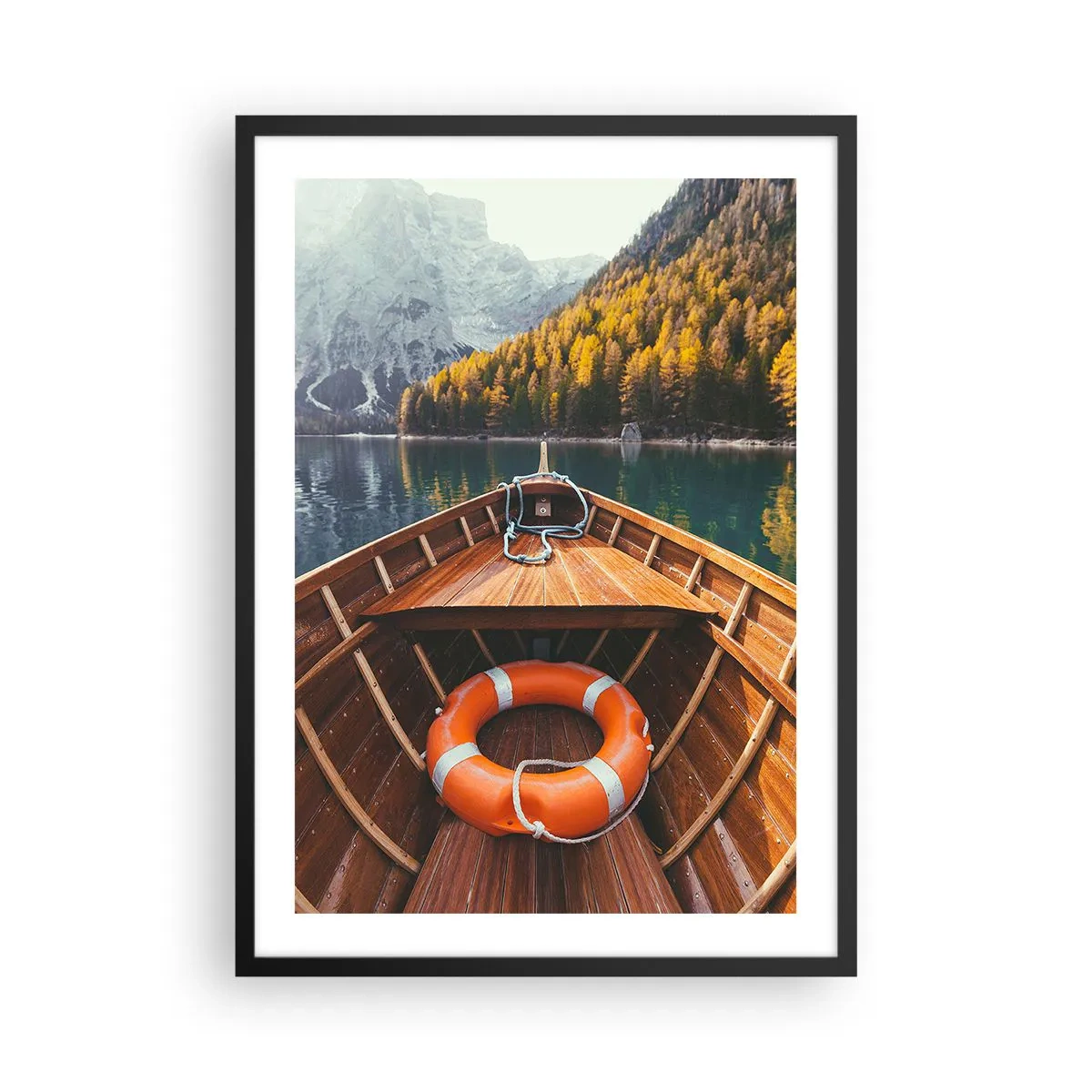 Pôster com moldura preta - Um barco de madeira em um lago cercado por montanhas - 50x70cm - Excursão na montanha - Decoração de parede moderna para a sala de estar e quarto ARTTOR
